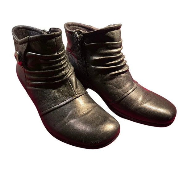 Earth Origins Mallory Black Leather Ruched Ankle Boots Leather Women size 5.5M - Picture 2 of 15